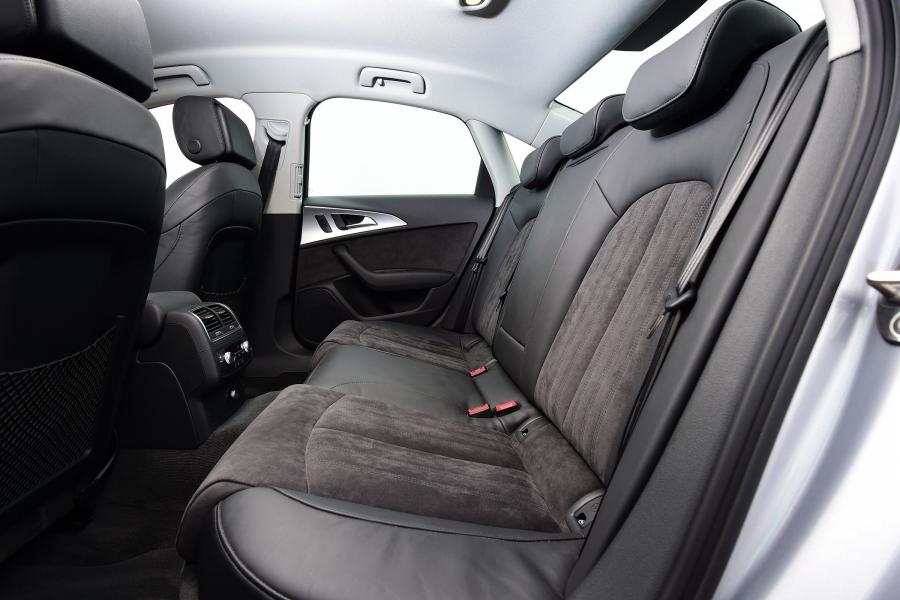 Интерьер Audi A6 TDI Sedan (4G, C7) 2015 года  (UK) (фото 5 из 13)